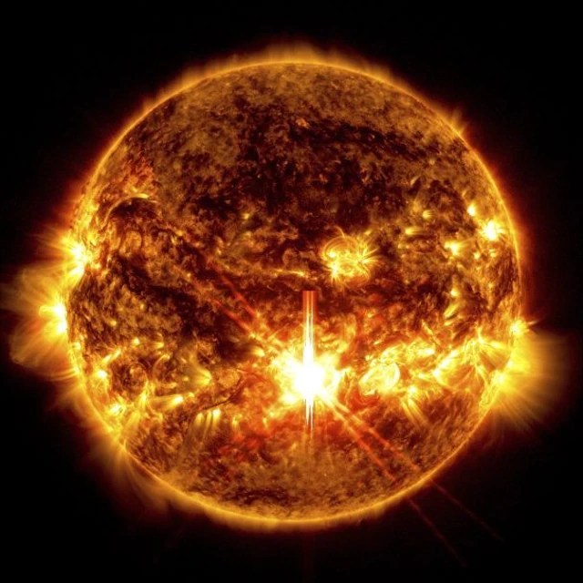 Сонце та геомагнітна активність: ілюстративне фото Meteoagent і колаж УНІАН