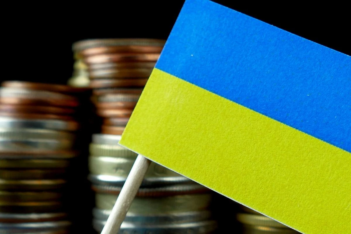Будівля Національного банку України на тлі графіка зростання цін