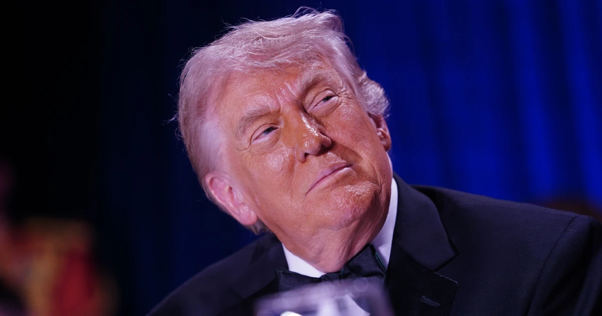 Білий дім, цілодобова трансляція на YouTube з виступами Дональда Трампа на тлі конфлікту з медіа